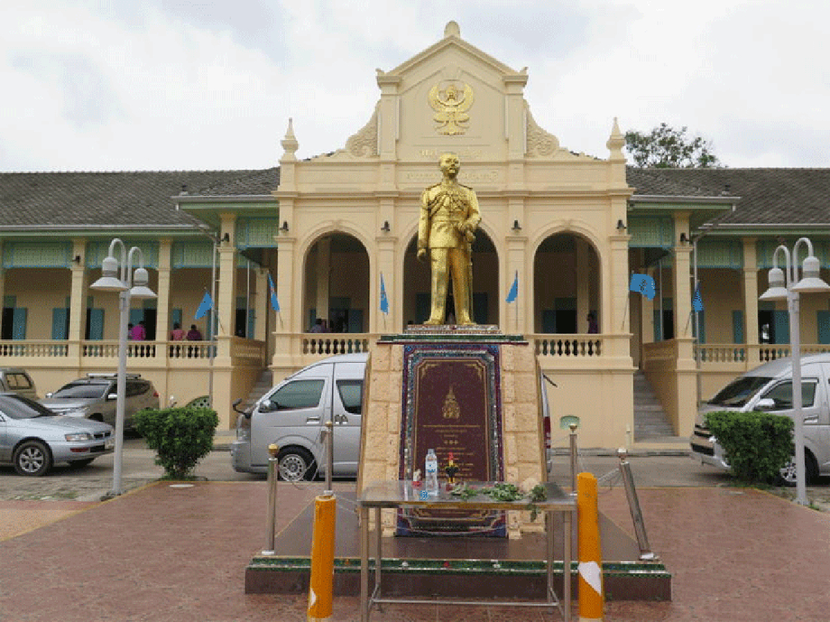 พระบรมรูปรัชกาลที่ 5 หอจดหมายเหตุ จันทบุรี พระบรมรูปรัชกาลที่ 5 หอจดหมายเหตุ จันทบุรี