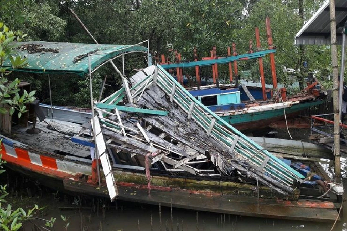 "บิ๊กฉัตร" เร่งแก้ประมงไอยูยู ดีเดย์ 1 กย. รื้อทำลายซากเรือ