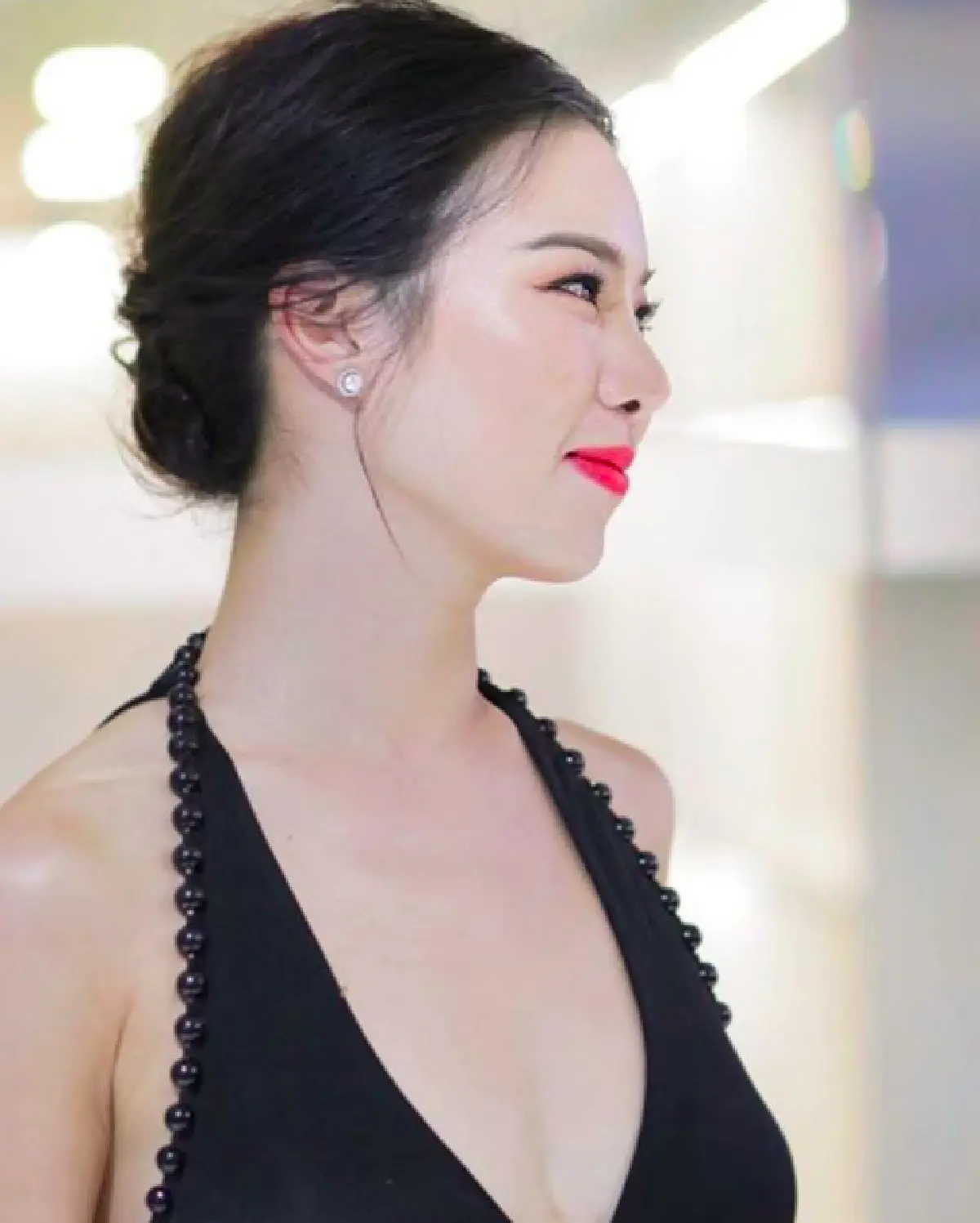 “คริส” ขอแซว “ดิว” เบาๆ หลังนั่งโชว์ขาอ่อน กางเกงขาสั้นสุดแซ่บ