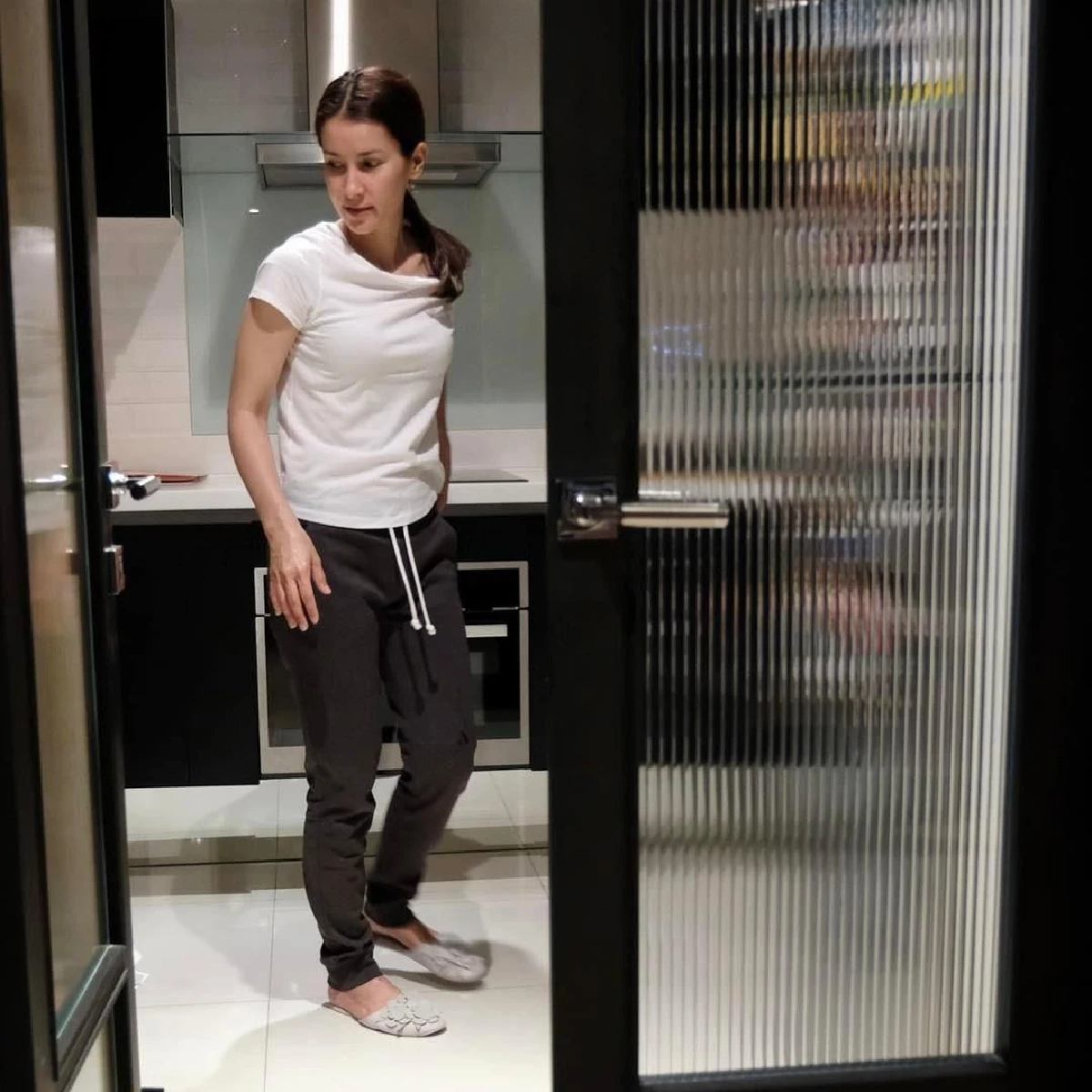 นานๆ จะได้เห็น! ส่องบ้าน “แอน ทองประสม” กับมุมสวยๆ ที่แสนน่าอยู่