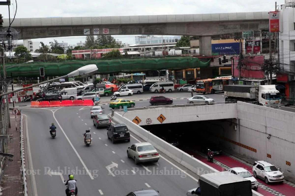 กทม.จี้ผู้รับเหมาสร้างรถไฟฟ้าสายสีเขียวคืนผิวจราจร-ซ่อมถนนพัง