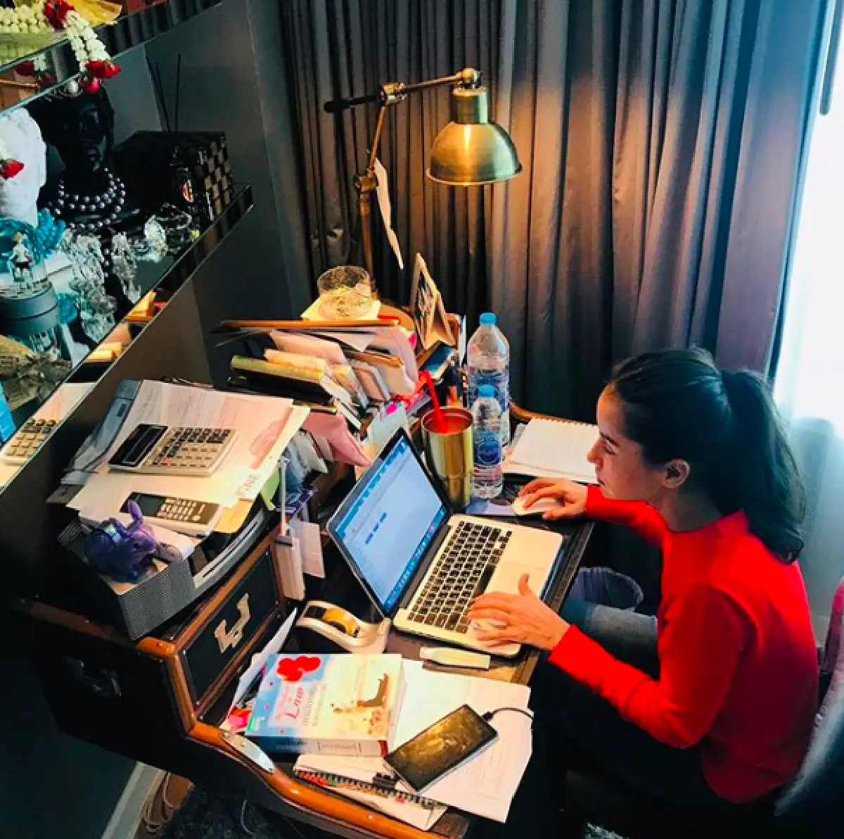 นานๆ จะได้เห็น! ส่องบ้าน “แอน ทองประสม” กับมุมสวยๆ ที่แสนน่าอยู่