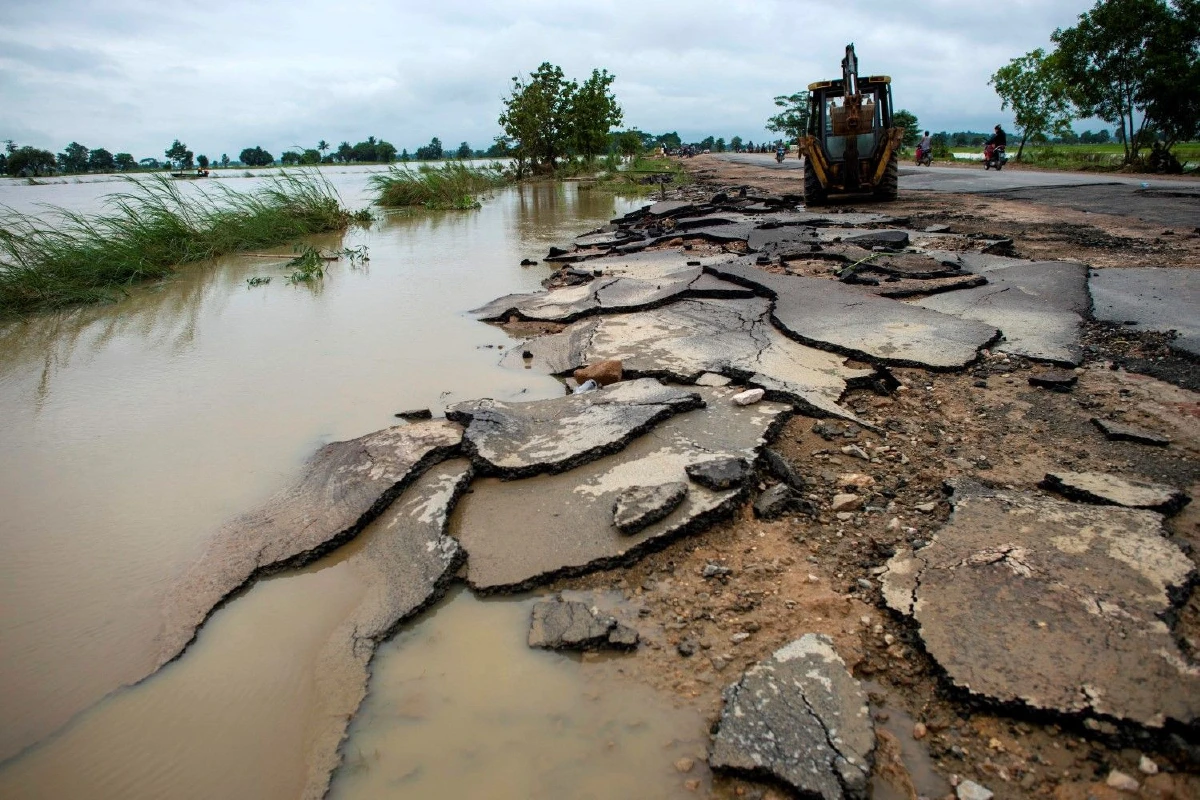 ชมภาพชุด "สปิลเวย์"เขื่อนพม่าพัง! น้ำทะลักท่วม นับหมื่นคนไร้ที่อยู่อาศัย