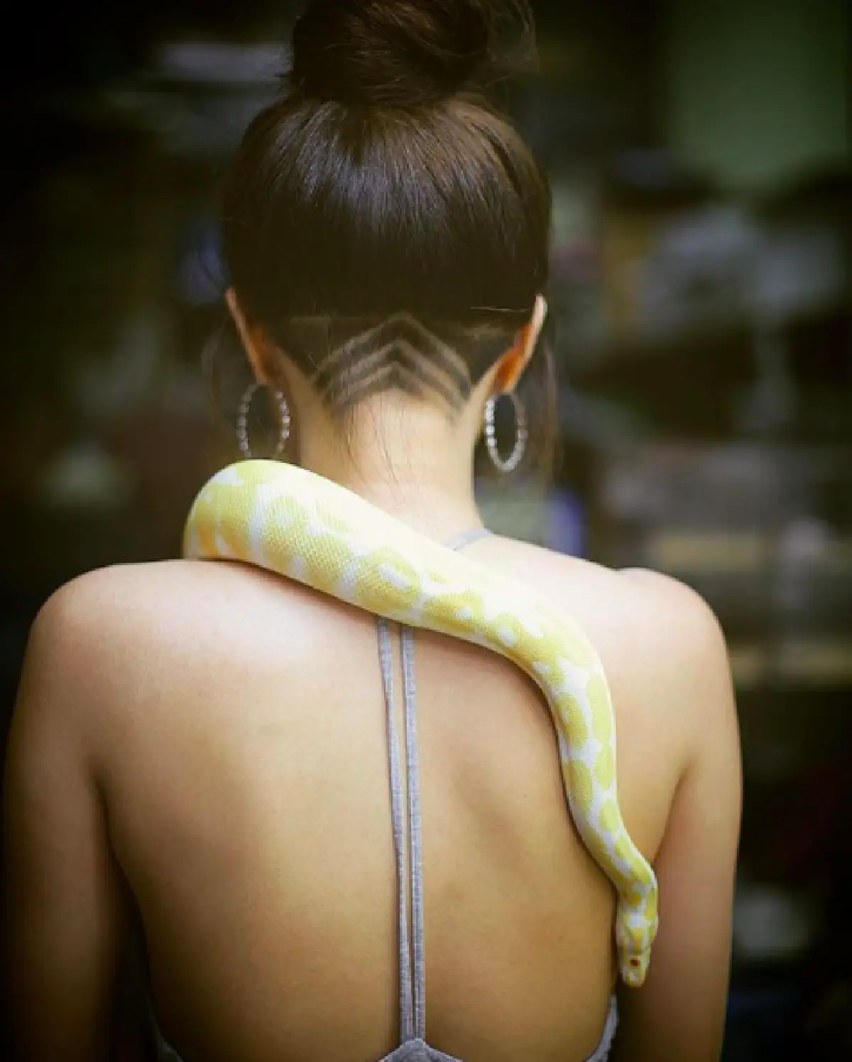 “แก้มบุ๋ม” สลัดลุค! ไถท้ายทอยเปลี่ยนผมทรงใหม่ กลายเป็นสาวเปรี้ยวเท่