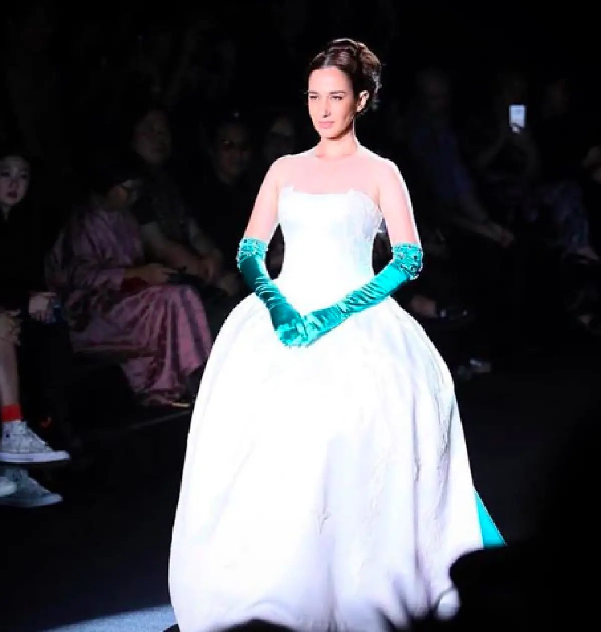 “เยลหลี” วัย 50 หวนเดินแบบอีกครั้ง ด้าน “วิลลี่” หวาน ชมภรรยายกใหญ่