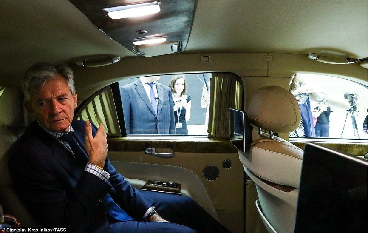 รัสเซียเปิดตัวรถหรูคู่แข่ง"โรลส์-รอยซ์"