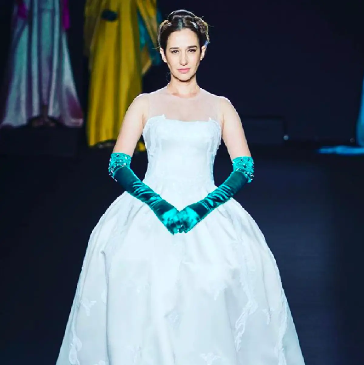 “เยลหลี” วัย 50 หวนเดินแบบอีกครั้ง ด้าน “วิลลี่” หวาน ชมภรรยายกใหญ่