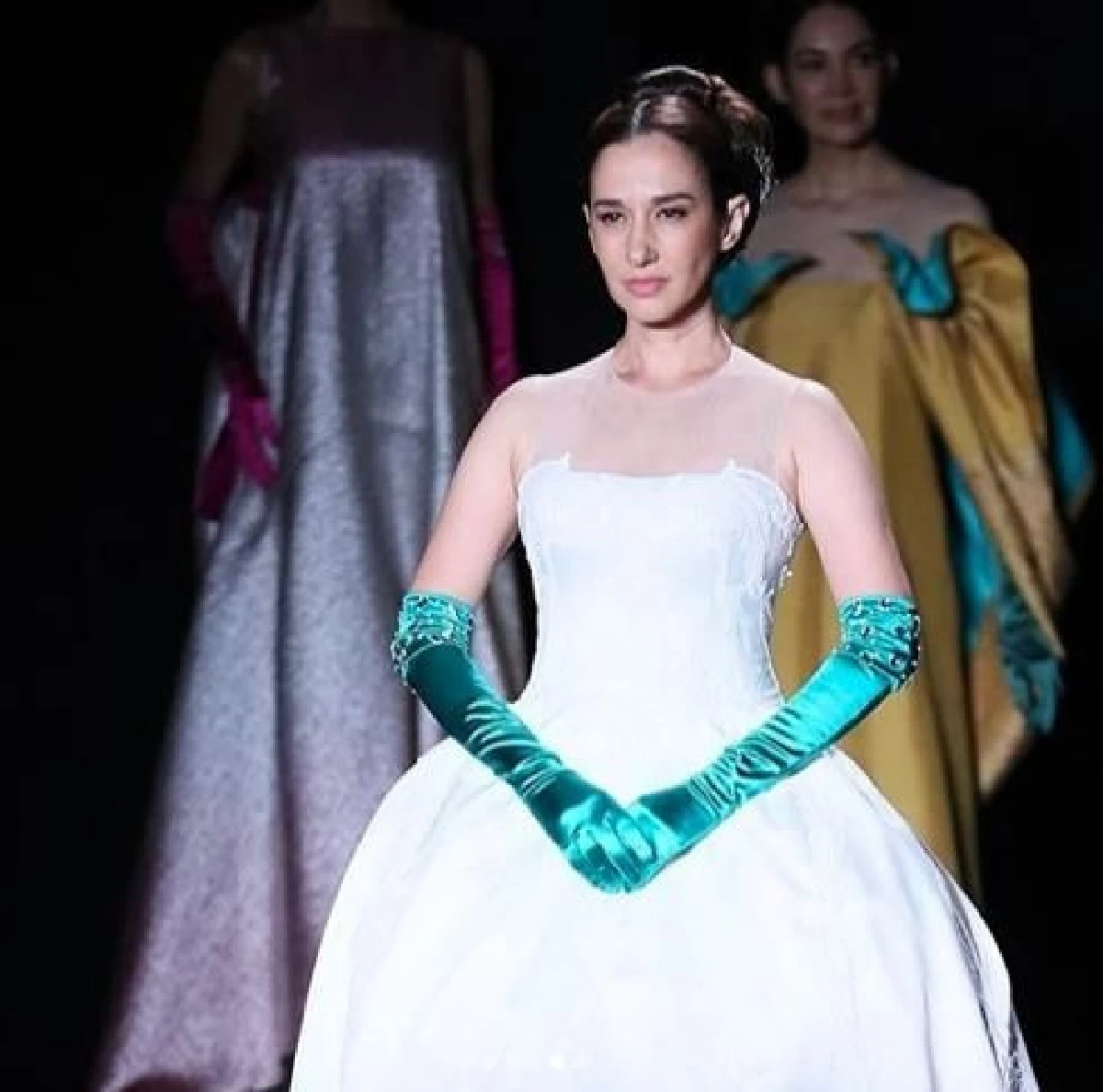 “เยลหลี” วัย 50 หวนเดินแบบอีกครั้ง ด้าน “วิลลี่” หวาน ชมภรรยายกใหญ่