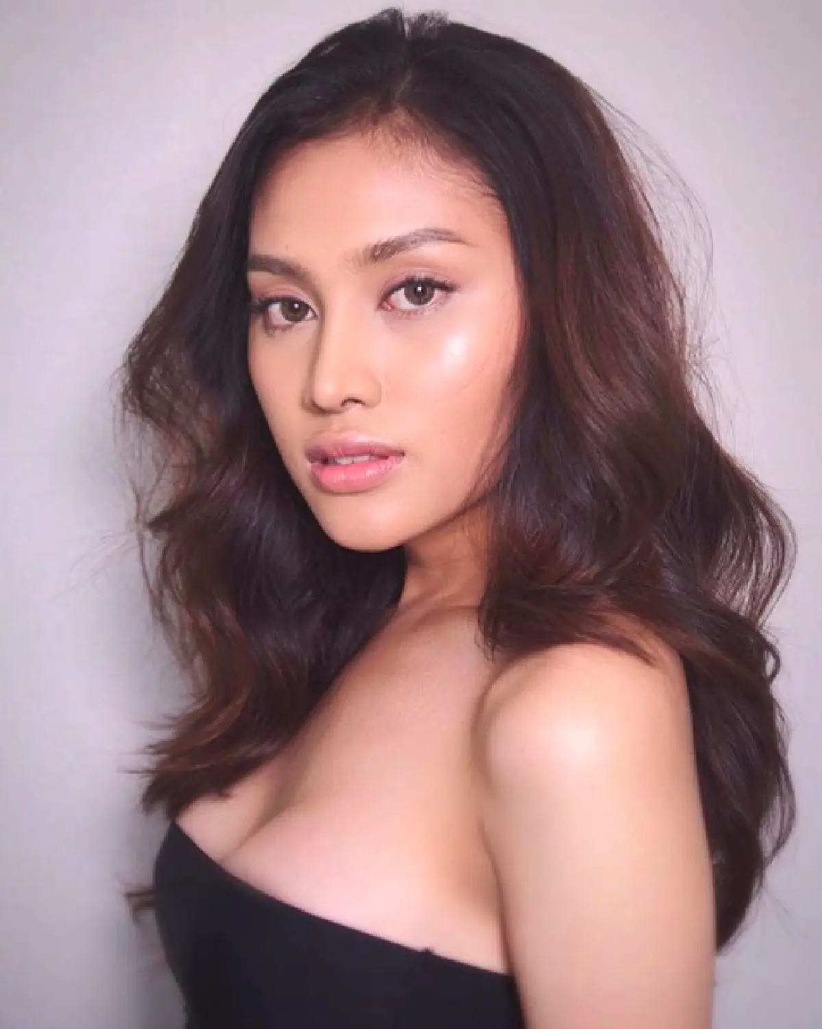 ส่องภาพสุดแซ่บของ “เอสม่อน” ผู้ได้รับตำแหน่ง Miss Tiffany's Universe 2018