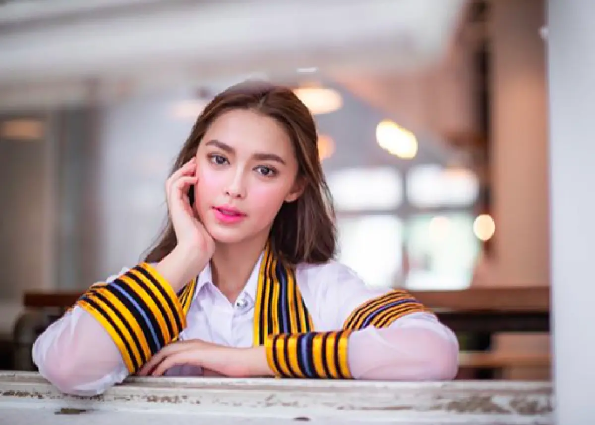 ส่องภาพ “แพทริเซีย” ในชุดครุย ด้านหวานใจไฮโซ “พีช” ขอร่วมเคียงข้าง