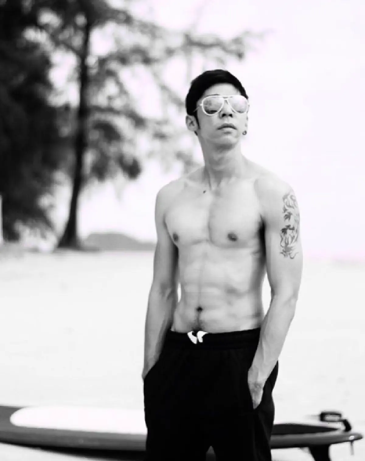 ส่องซิกแพคสุดเปรี๊ยะของ "กัญจน์ ภักดีวิจิตร" เจ้าของฉายา "นักปิ้งไก่ในตำนาน”