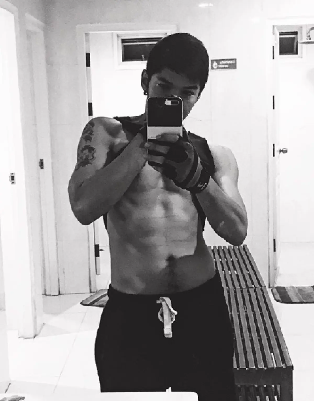 ส่องซิกแพคสุดเปรี๊ยะของ "กัญจน์ ภักดีวิจิตร" เจ้าของฉายา "นักปิ้งไก่ในตำนาน”