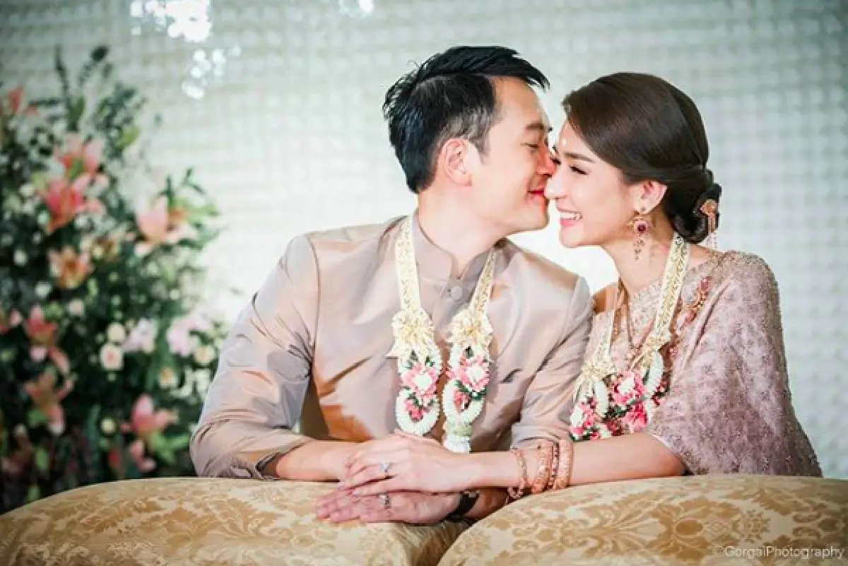 นานๆ ขอที “เนย โชติกา” ชมสามีออกสื่อ เนื่องในวันครบรอบแต่งงาน 2 ปี