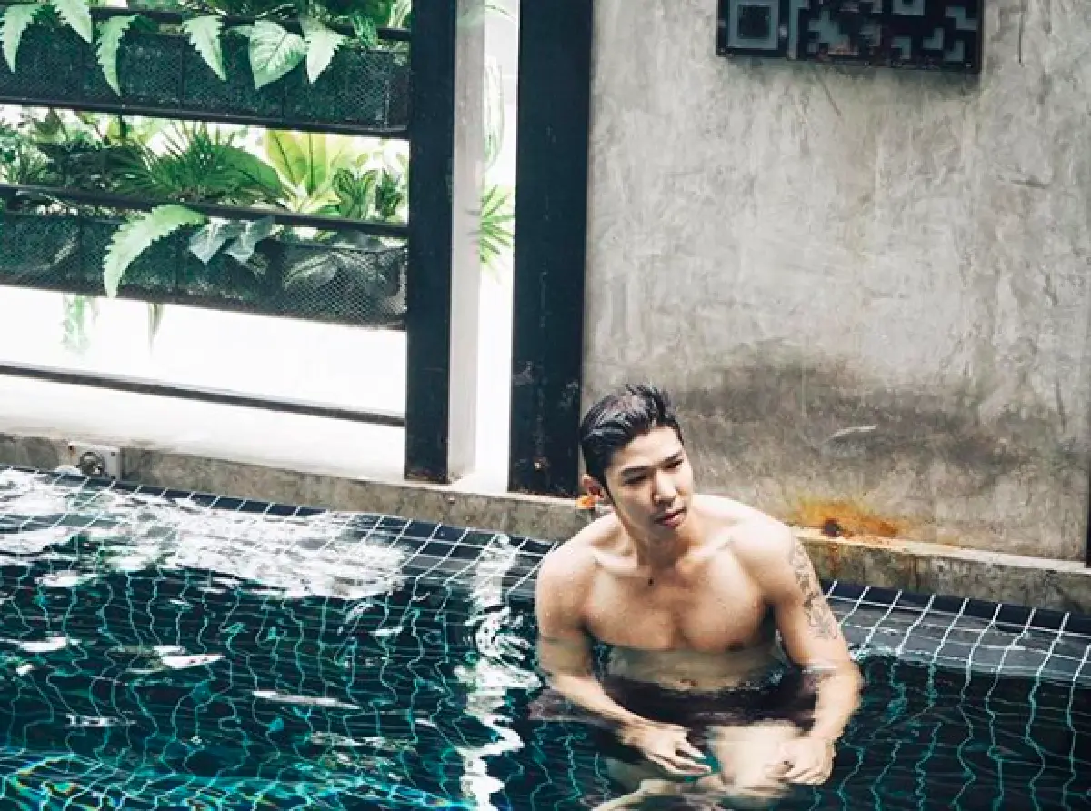 ส่องซิกแพคสุดเปรี๊ยะของ "กัญจน์ ภักดีวิจิตร" เจ้าของฉายา "นักปิ้งไก่ในตำนาน”