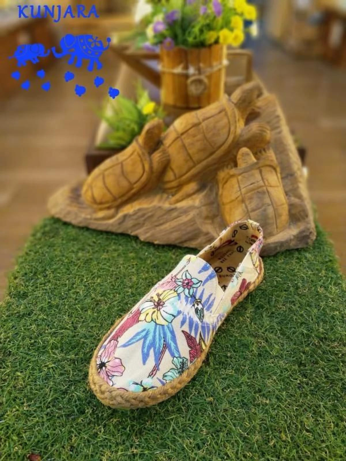 ‘Kunjara’ รองเท้าแฮนด์เมดจากผ้าไทย