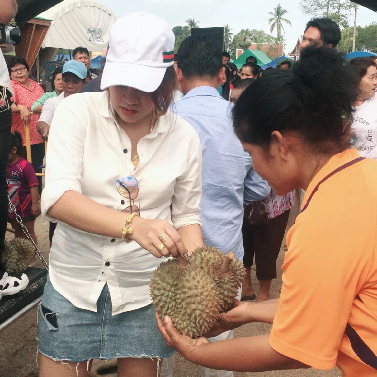 แม่ค้าแจกทุเรียนฟรี3ตันครึ่ง แก้บน "ไอ้ไข่วัดเจดีย์" หลังขายได้กำไรกว่า10ล้าน