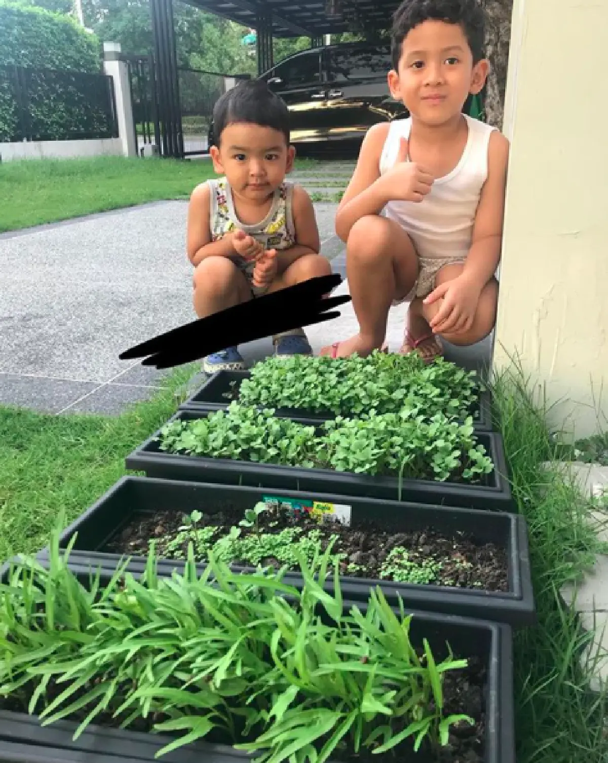 “ป๋อ” สุดภูมิใจ! หลังสอนลูกปลูกผักสวนครัวกินเองที่บ้าน