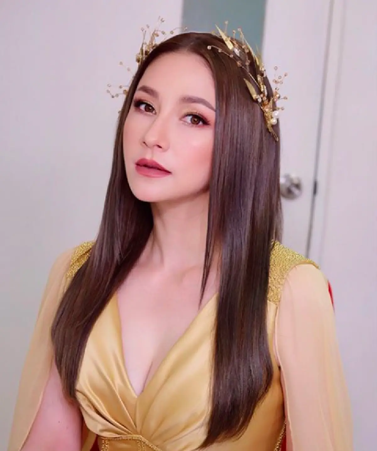 ดุจเจ้าหญิงเทพนิยาย “นาตาลี” กับลุคโกลว์ๆ สวยสง่าราศีจับ