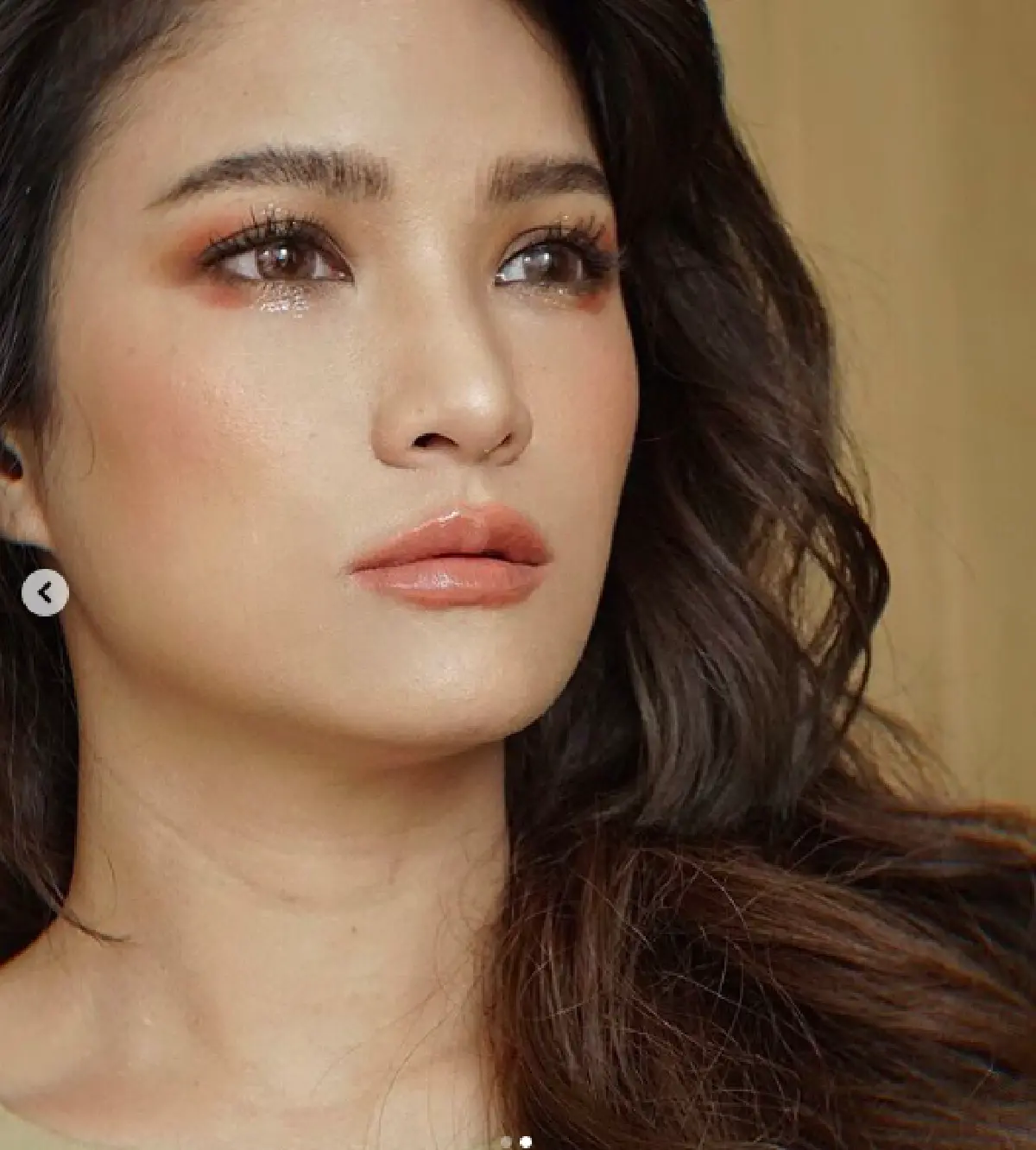 "แพรว คณิตกุล” เปลี่ยนลุคจากสาวติสท์ห้าวๆ มาในลุคสาวสวย ดูแพง
