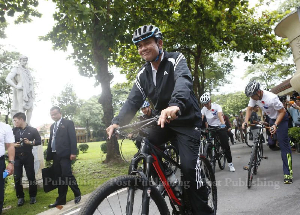 "บิ๊กตู่"ฟิต! ปั่นจักรยานรอบบ้านพิษณุโลก ชวนคนไทยออกกำลังกาย