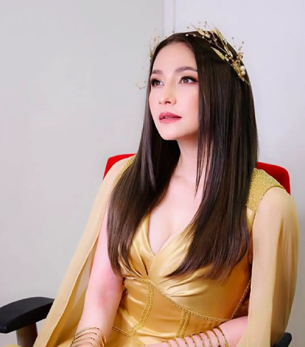 ดุจเจ้าหญิงเทพนิยาย “นาตาลี” กับลุคโกลว์ๆ สวยสง่าราศีจับ