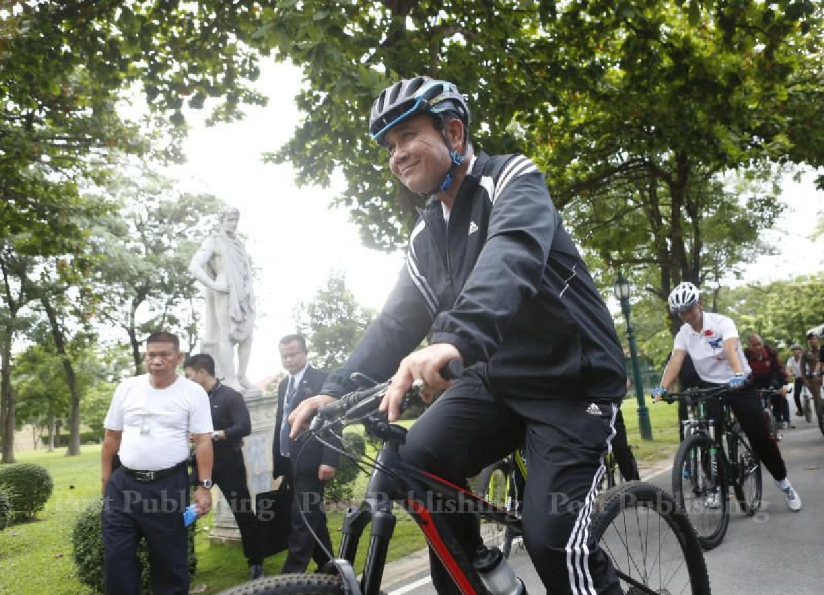 "บิ๊กตู่"ฟิต! ปั่นจักรยานรอบบ้านพิษณุโลก ชวนคนไทยออกกำลังกาย