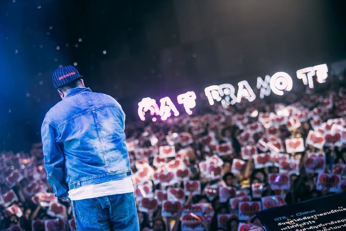 โอ๊ต ปราโมทย์ ขนเพื่อนรักร่วมแจมล้นเวที ในโชว์เดี่ยวครบรสครั้งแรก