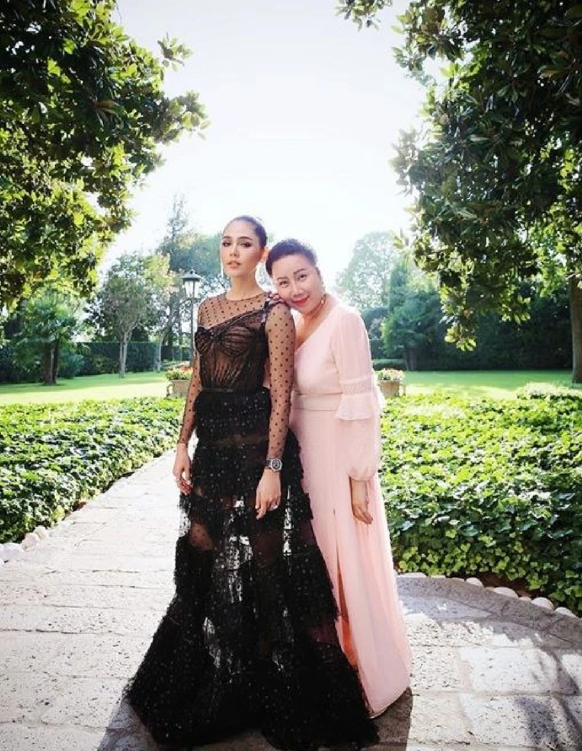 ไม่ทำให้ผิดหวัง! ชมพู่ อารยา สวยเจิดกลางพรมแดงเทศกาลหนังเวนิส