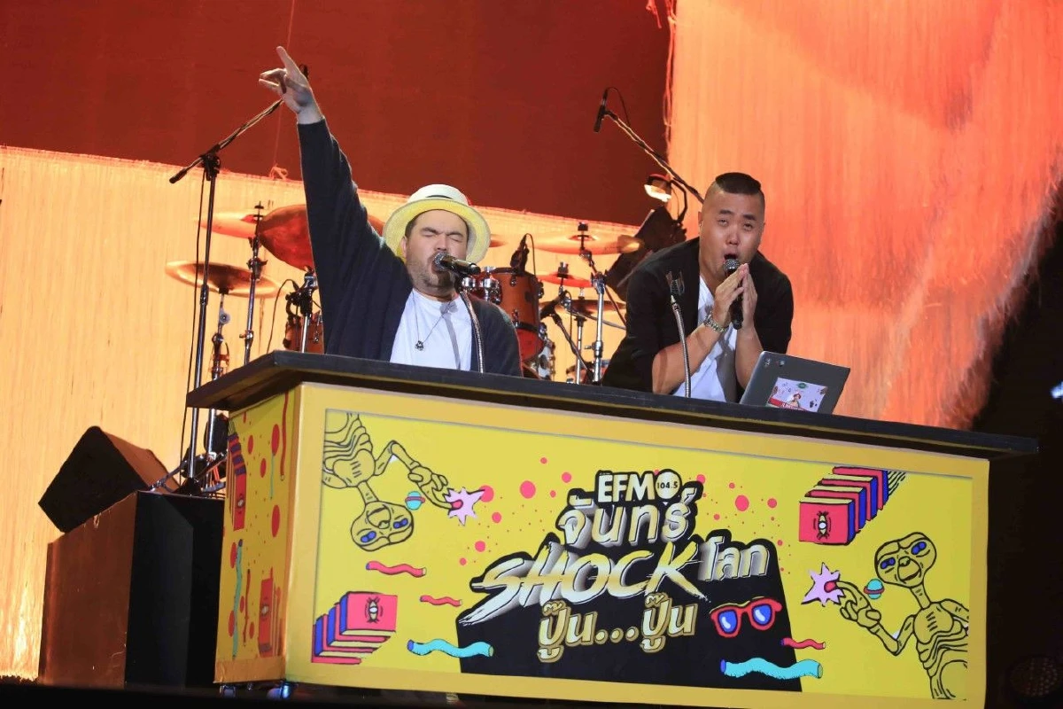 โอ๊ต ปราโมทย์ ขนเพื่อนรักร่วมแจมล้นเวที ในโชว์เดี่ยวครบรสครั้งแรก