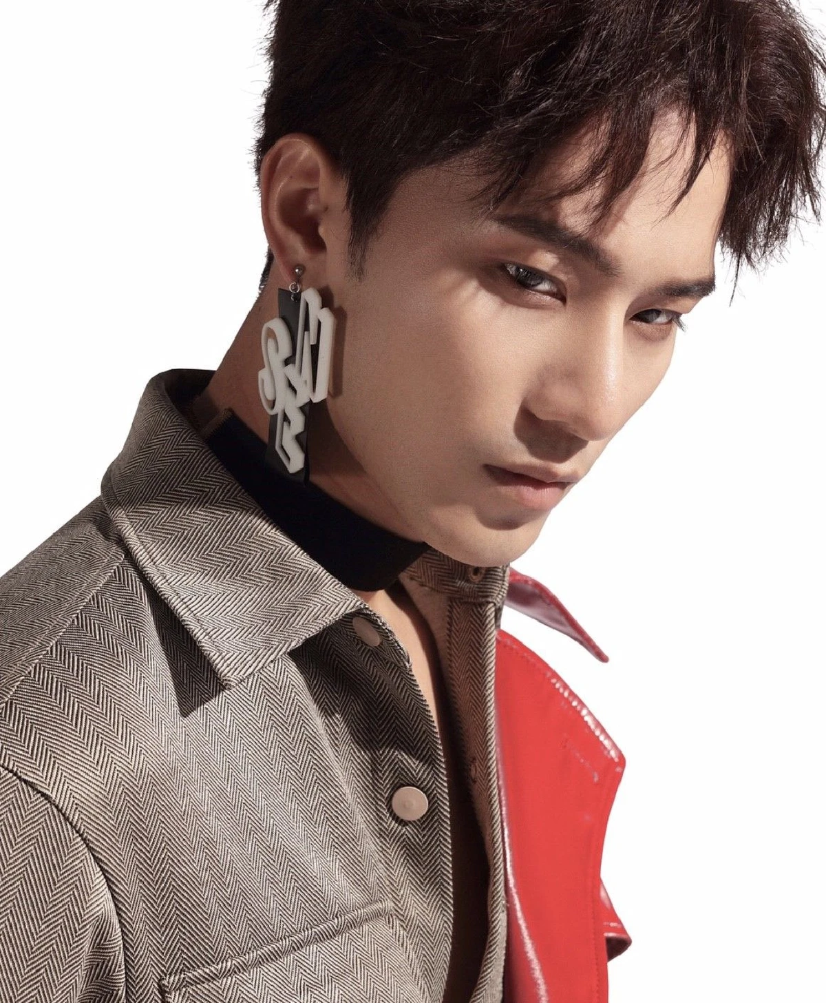 หล่อตี๋อินเตอร์! บี้ เคพีเอ็น ถ่ายแบบสุดเท่ขึ้นปกนิตยสารจีน