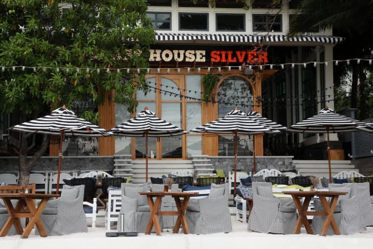 เดอะ กลาส เฮาส์ ซิลเวอร์ โมงยามแห่งการสังสรรค์