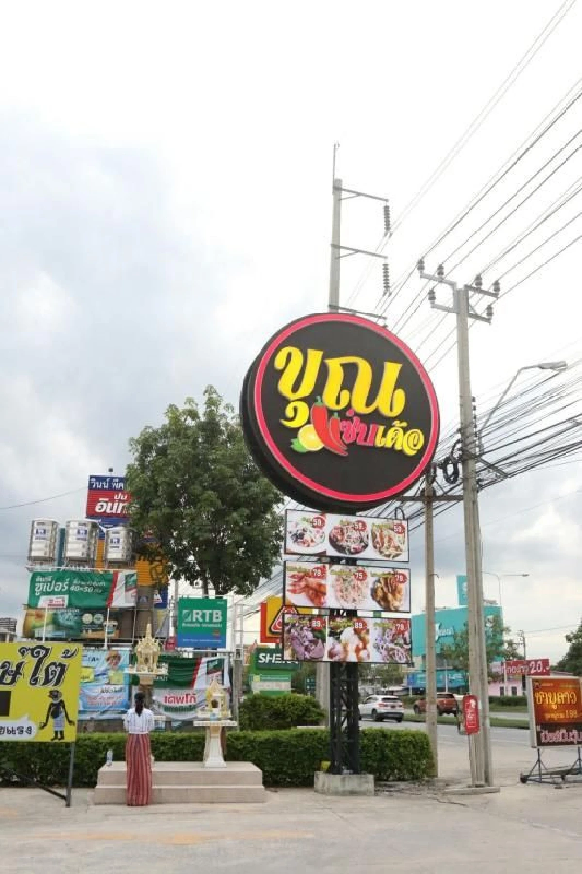 อิ่มอร่อยที่ร้านขุณแซ่บเด้อ อาหารสไตล์อีสานขนานแท้