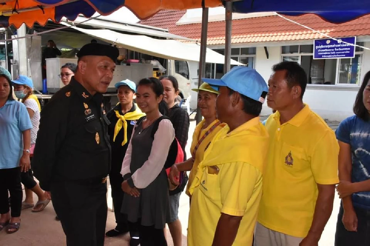 ทหารตั้งโรงครัวพระราชทานช่วยชาวนครพนมจมน้ำท่วม