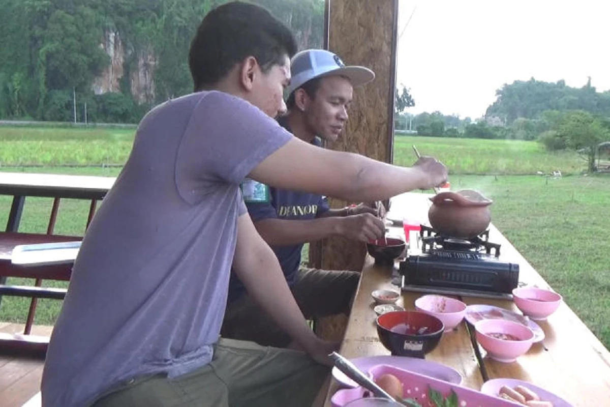 ชาบูห้อยขากลางทุ่งนาเมืองตรัง