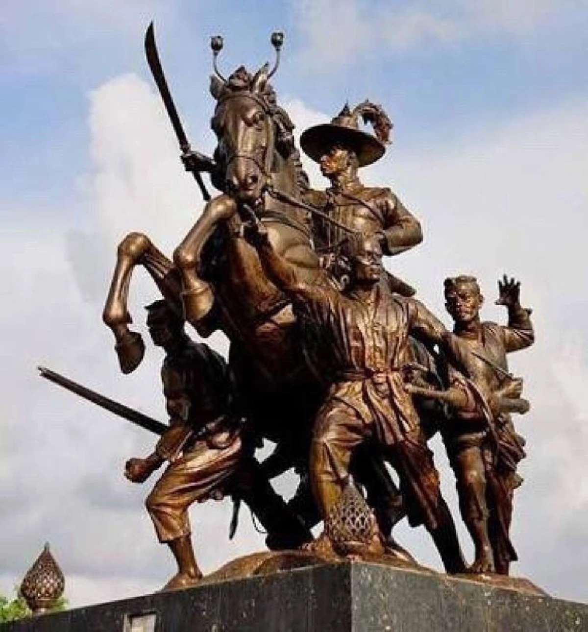 ชิน ประสงค์ ประติมากรเอก ตำนานแห่งอนุสาวรีย์