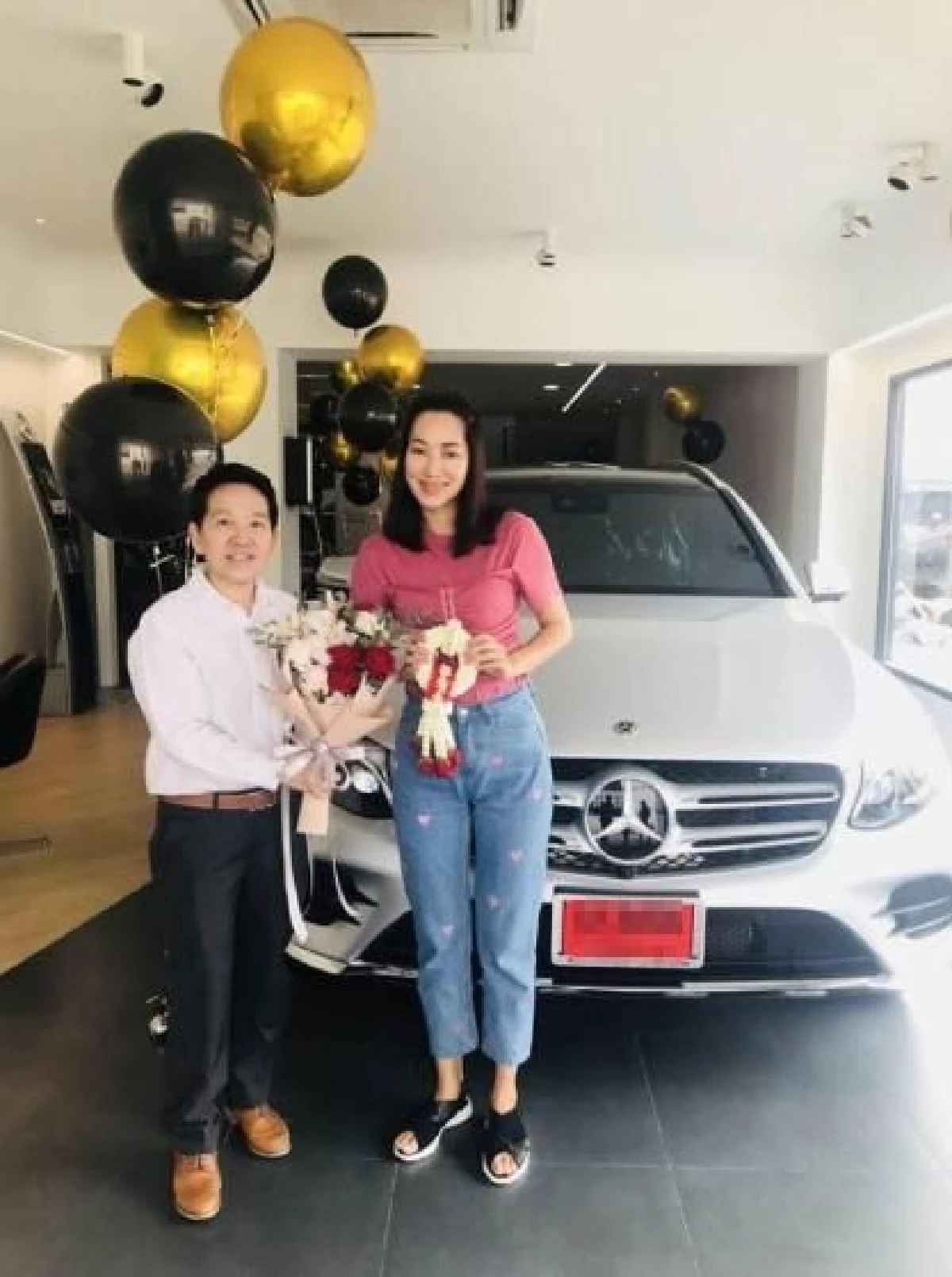 โสดอย่างมีความสุข! จอย รินลณี ถอยเบนซ์หรูราคา 2 ล้านให้รางวัลตัวเอง