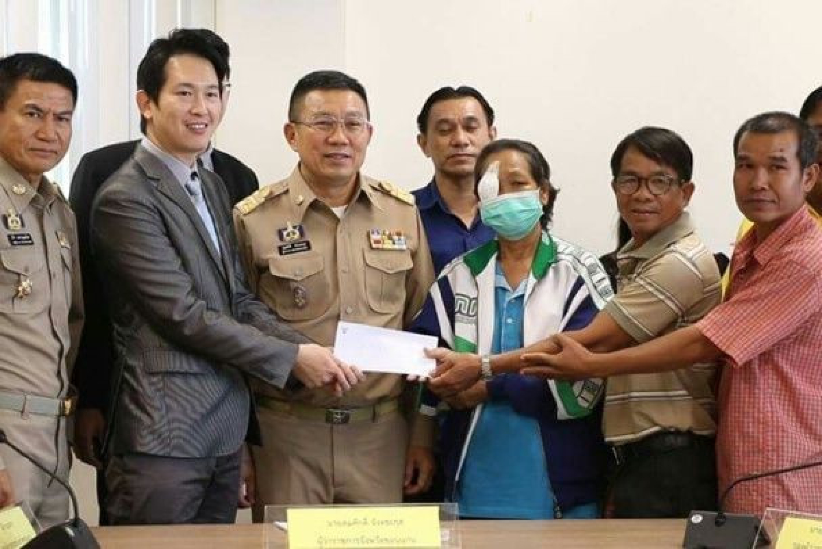 บริษัทอาหารเสริมจ่ายชดเชย"ยายแงง"8แสน หลังนำไปหยอดตาจนบอด บริษัทอาหารเสริมจ่ายชดเชย"ยายแงง"8แสน หลังนำไปหยอดตาจนบอด