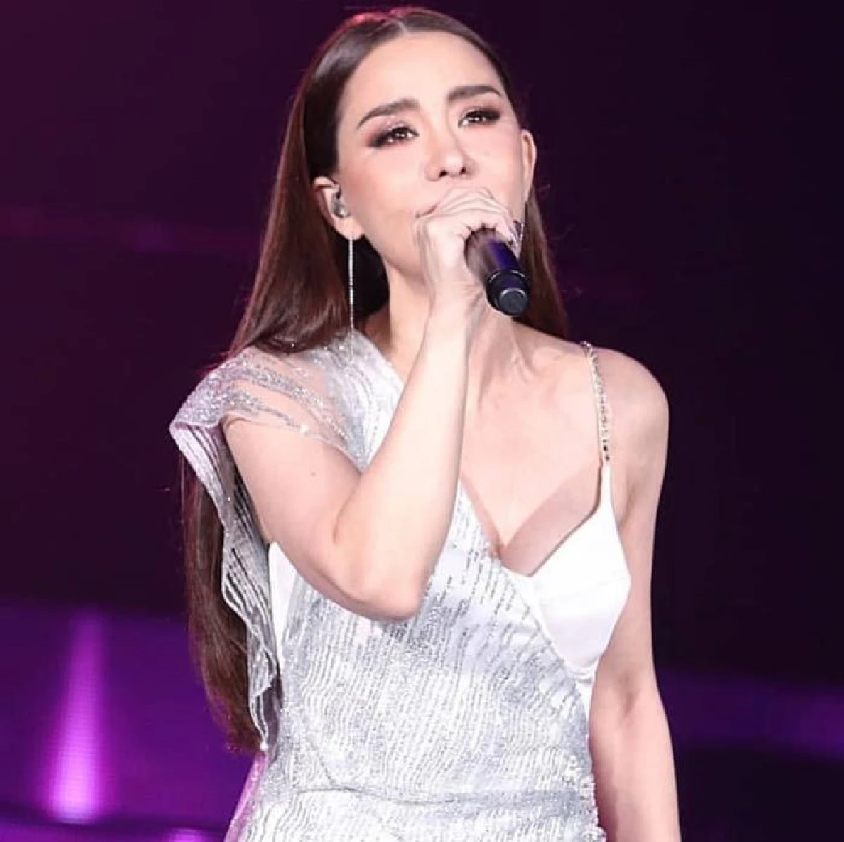 ร้องจากความรู้สึก! นิโคล น้ำตาคลอกลางคอนเสิร์ต แฟนคลับลั่นโชคดีที่หลุดพ้นคนแบบนั้น
