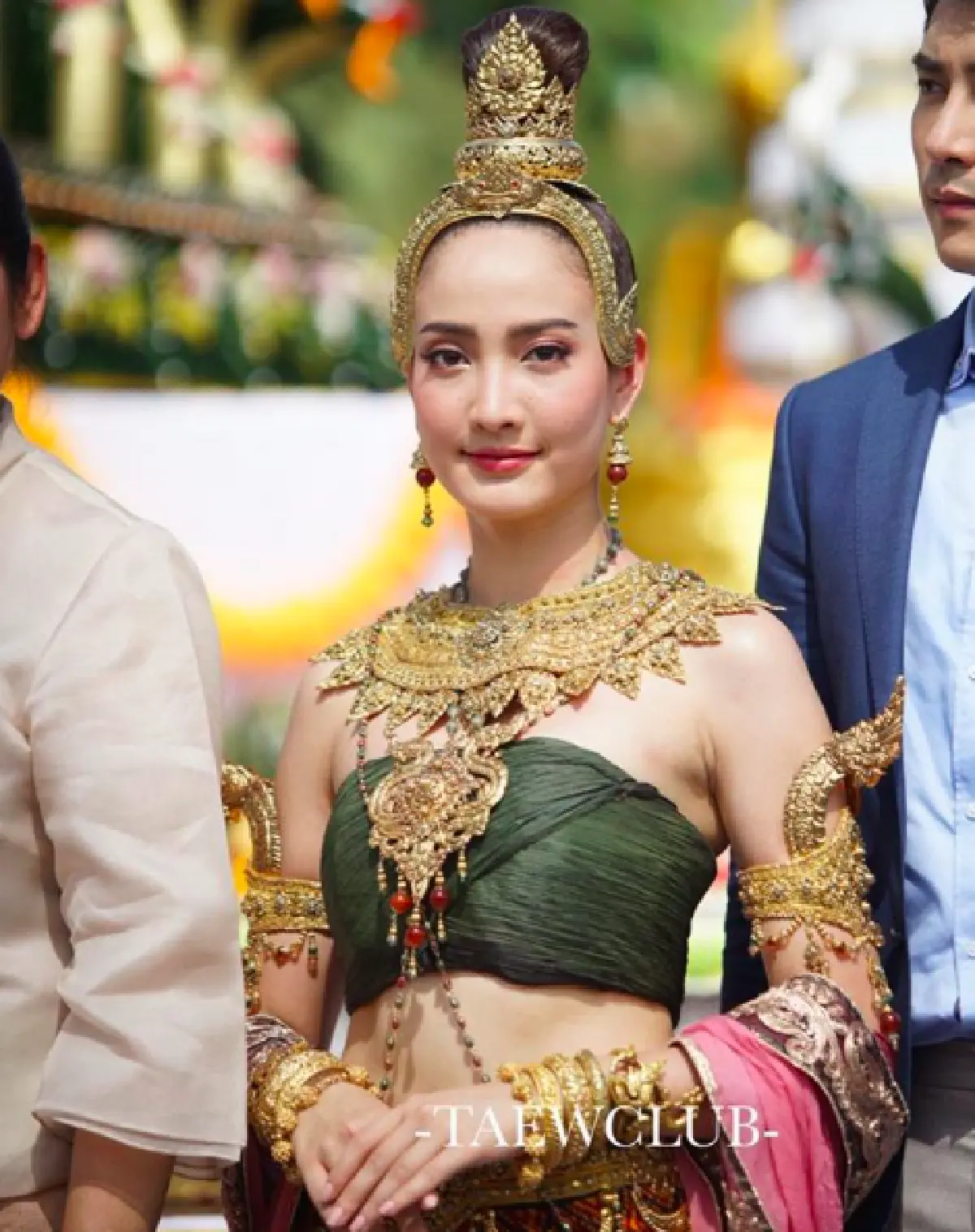 สะกดทุกสายตา! “แต้ว-ญาญ่า” นำทีมรำบวงสรวงพญานาค เปิดตัว "นาคี 2"