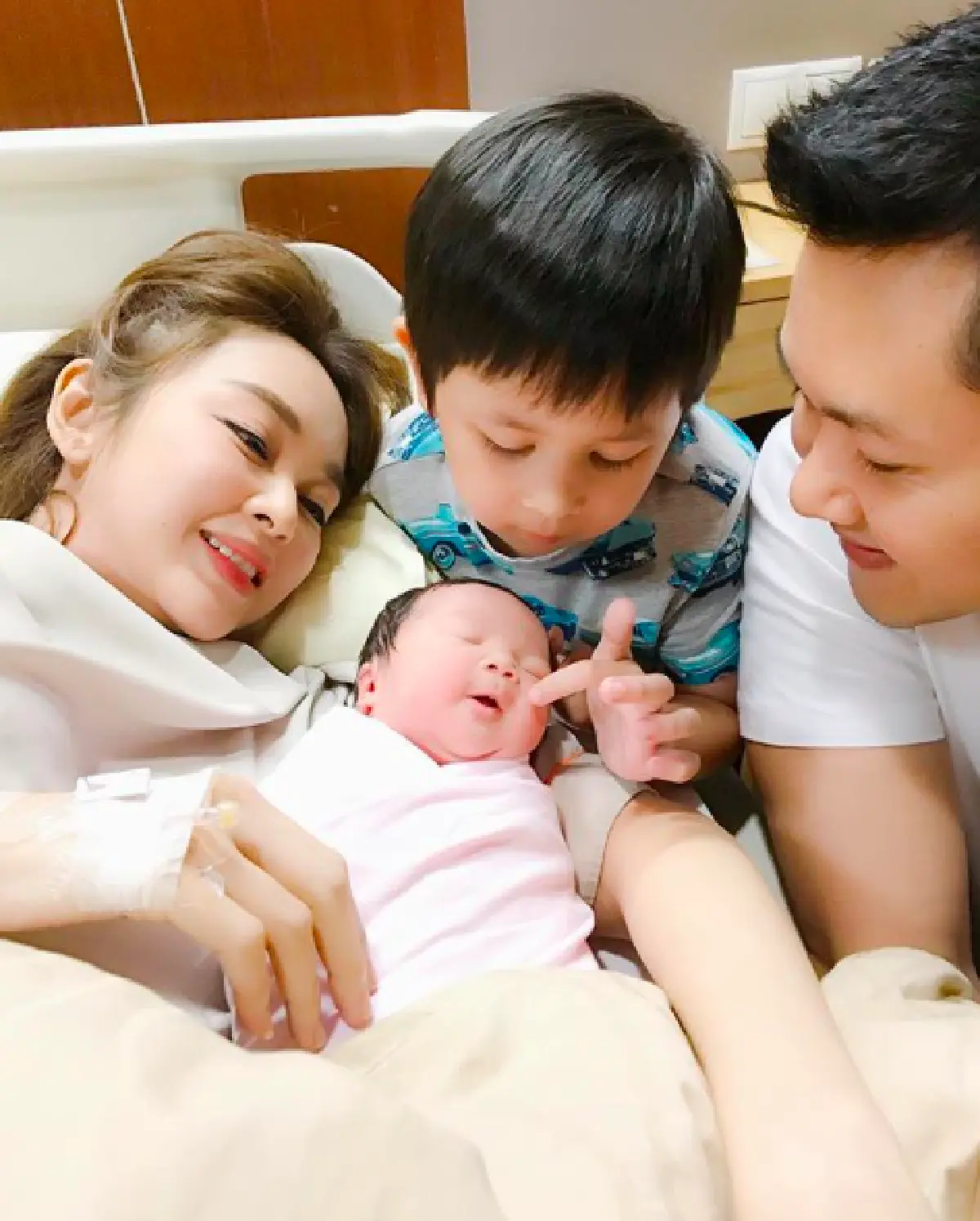 ส่องภาพน่ารักน่าชัง “น้องปาลิน” ลูกสาว “แม่เป้ย-พ่อป๊อป”