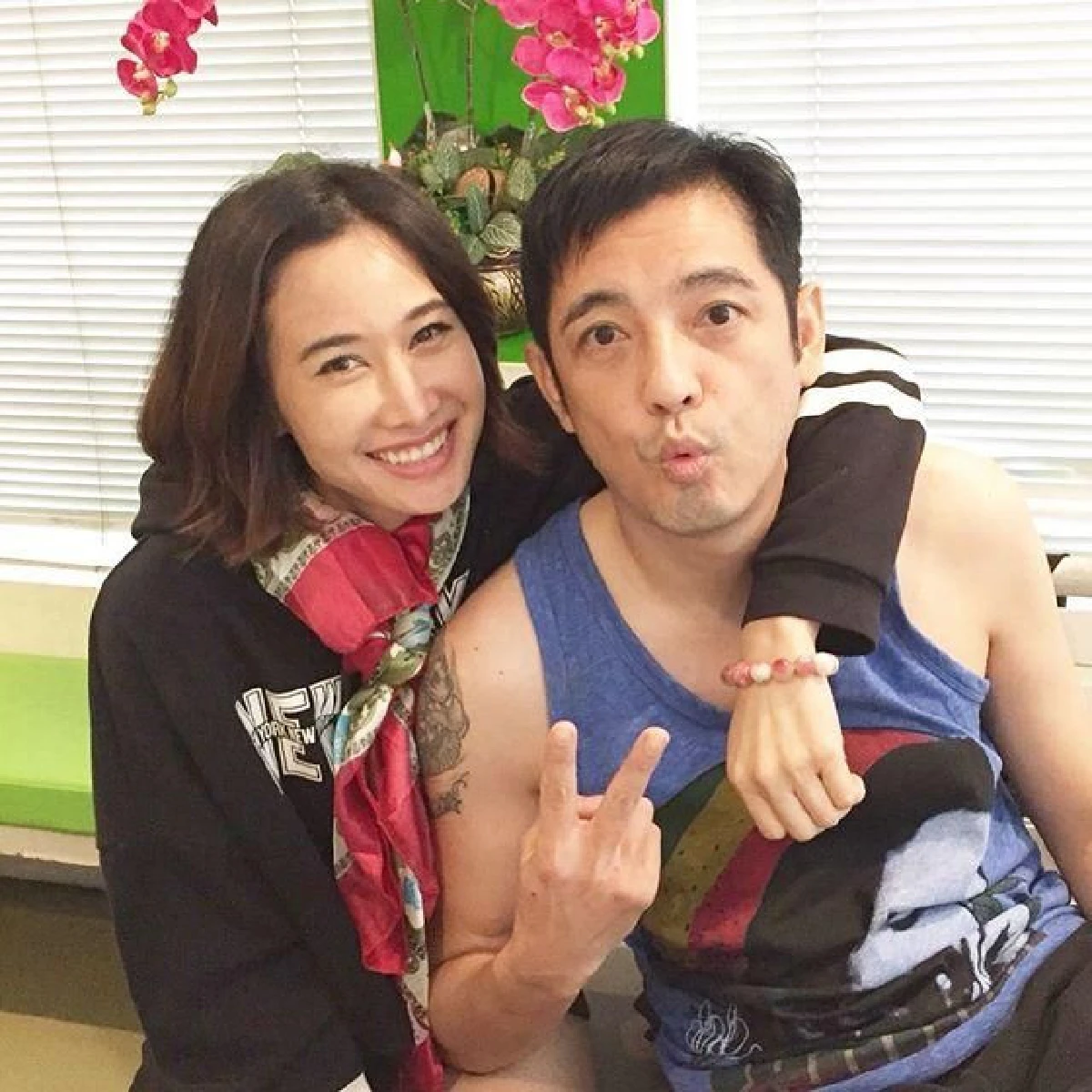 คนมีความรัก! หนุ่ม ศรราม ทำปากจู๋โชว์หวานคู่ ติ๊ก บิ๊กบราเธอร์