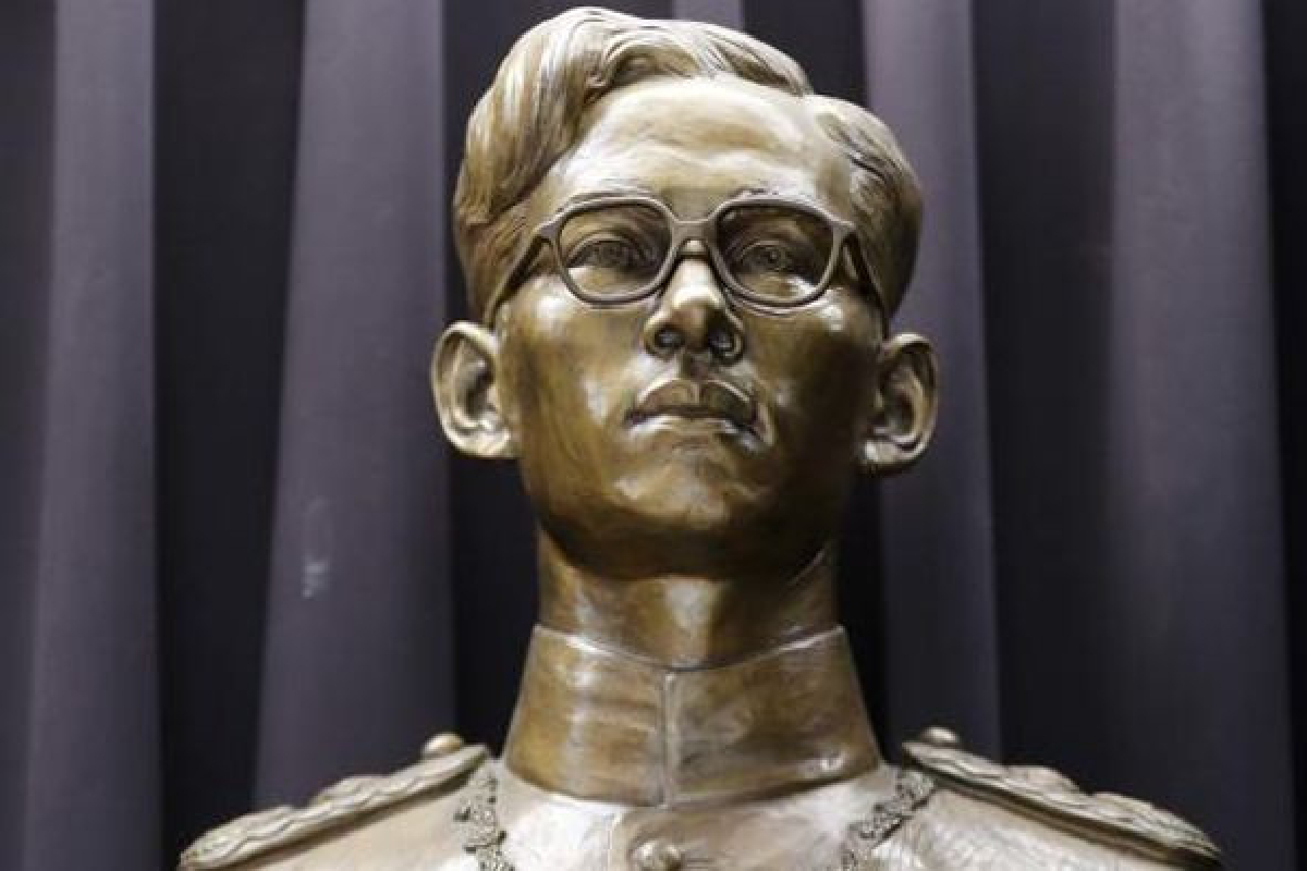 ประติมากรรมในหลวง ร.9 ความทรงจำอันสูงค่า ประติมากรรมในหลวง ร.9 ความทรงจำอันสูงค่า