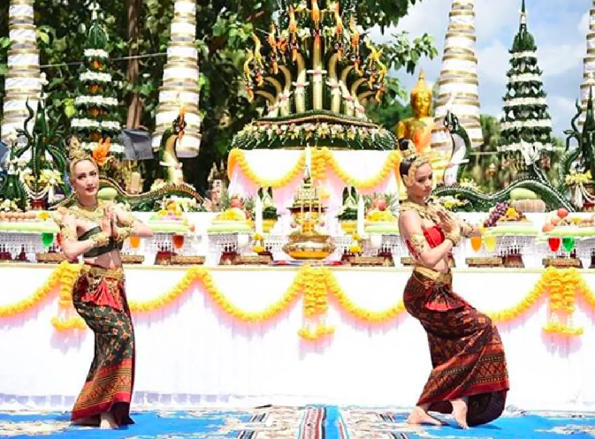 สะกดทุกสายตา! “แต้ว-ญาญ่า” นำทีมรำบวงสรวงพญานาค เปิดตัว "นาคี 2"
