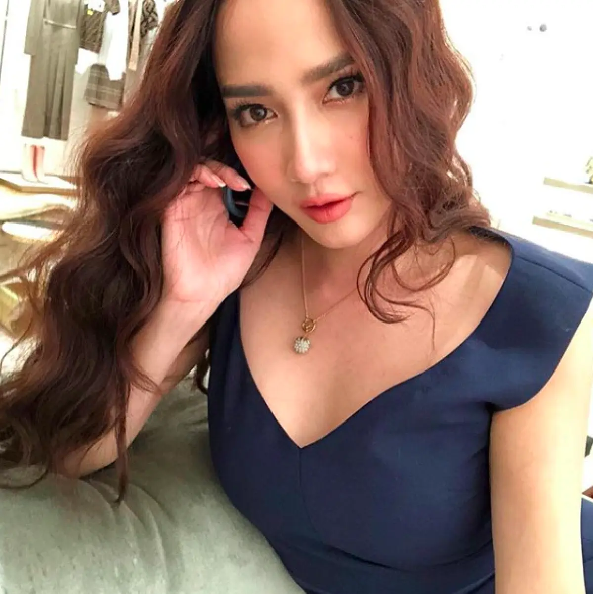 “อั้ม-จิมมี่” ควงคู่กันไปปฏิบัติธรรมค้างคืนที่วัด จ.ราชบุรี