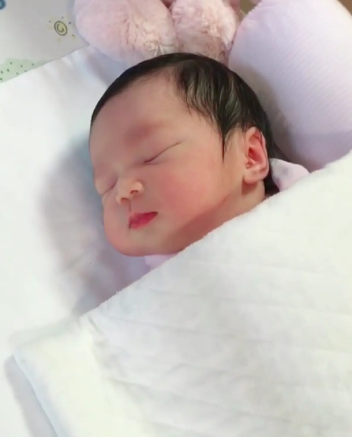 ส่องภาพน่ารักน่าชัง “น้องปาลิน” ลูกสาว “แม่เป้ย-พ่อป๊อป”