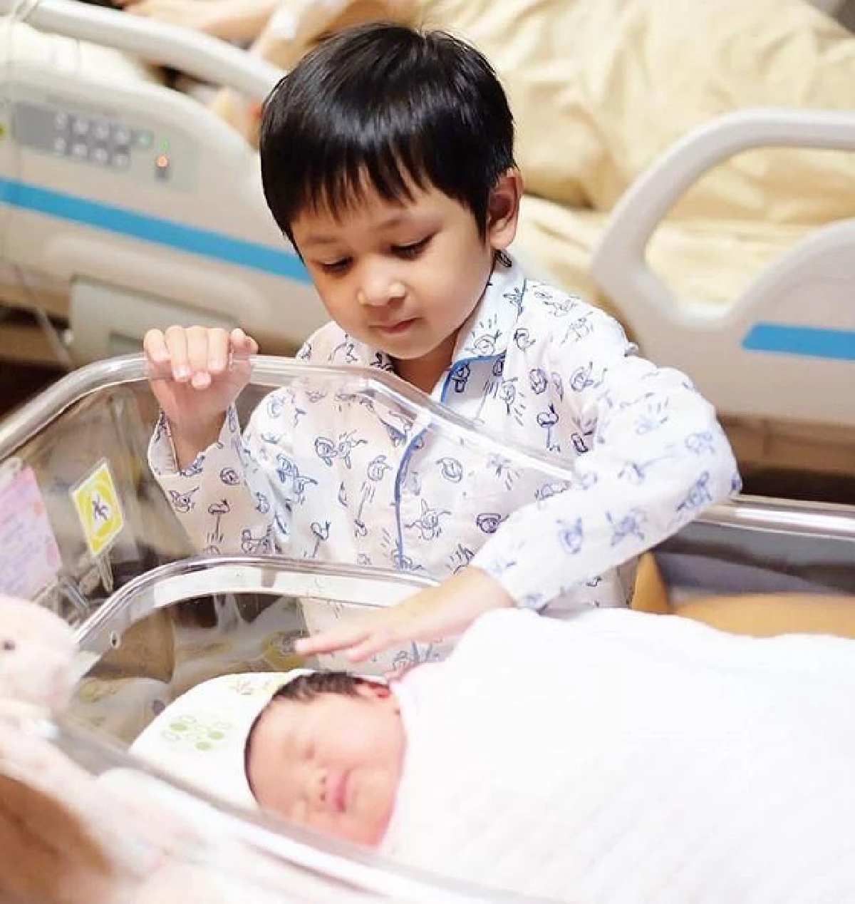 ความสุขของคนเป็นแม่! เป้ย ปานวาด เผยคลิปให้นมลูกสาวได้ตั้งแต่วันแรก