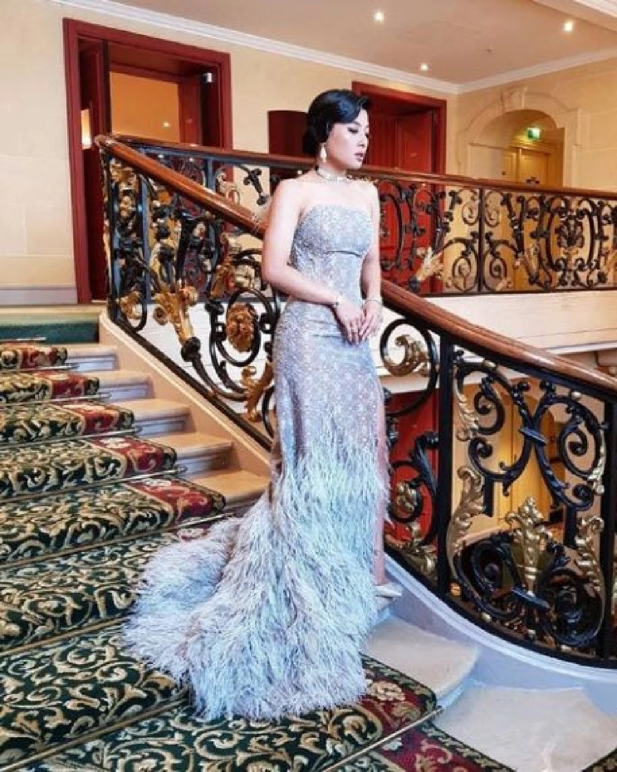 สิริโฉมงดงาม! พระองค์เจ้าสิริวัณณวรีฯ ฉลองพระองค์ผ้าไหมไทยเปิดงานที่ฝรั่งเศส