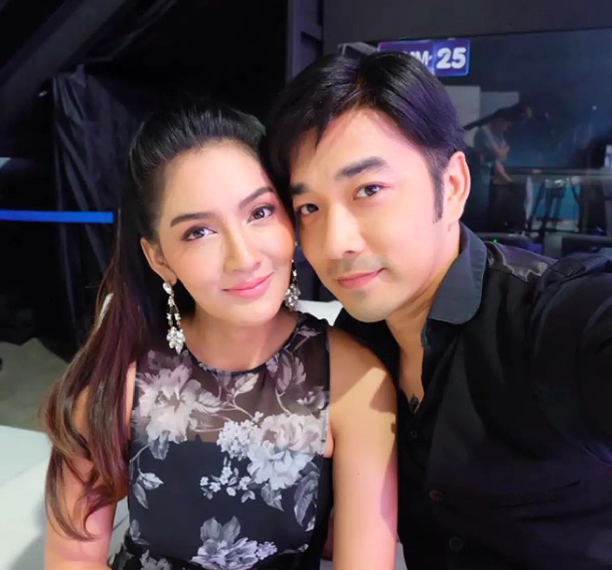 “ครูก้อย” แพ้ท้องหนักมาก “เจมส์” ให้กำลังใจภรรยา เห็นแล้วอยากแพ้ท้องแทน