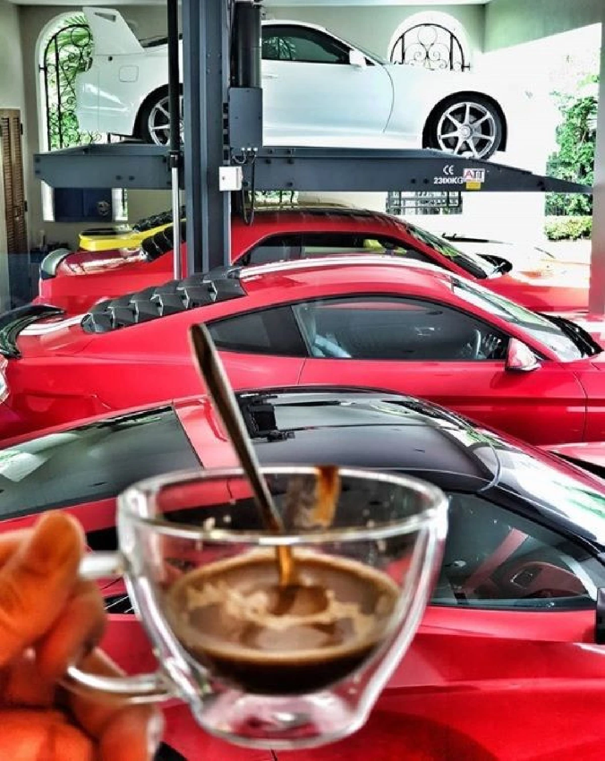 รวยจริงอะไรจริง! ดีเจเพชรจ้า รถแน่นเต็มบ้าน..แพลนติดลิฟต์ในโรงรถเพิ่ม