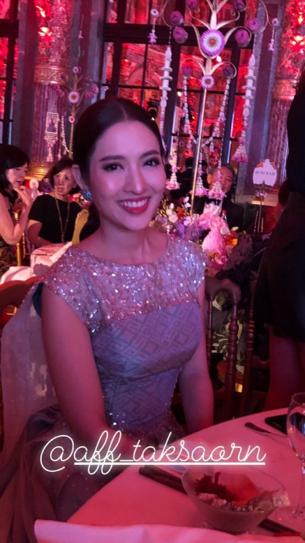 สวยสง่าดั่งเจ้าหญิง! ศรีริต้า สวมชุดไทยประยุกต์ ร่วมงานกาล่าที่ปารีส